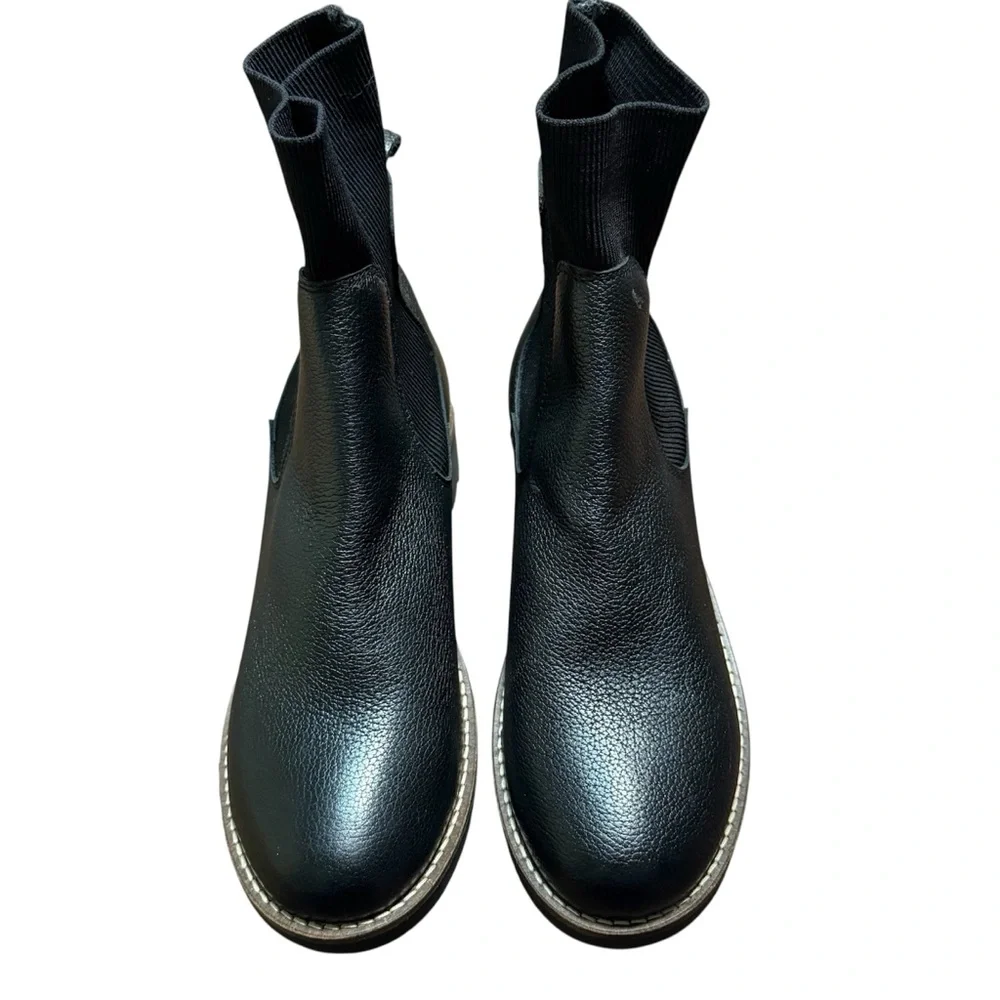 NWOT Cruza Black Leather Chelsea Boots size 9